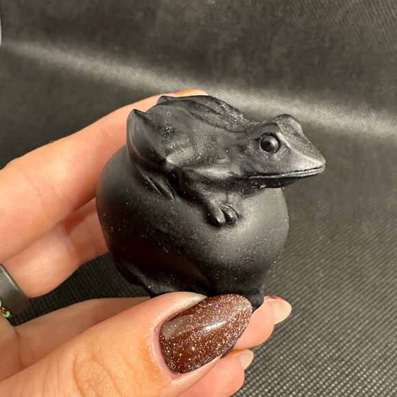 Obsidian Skull & Frog - Picture 7 of 7